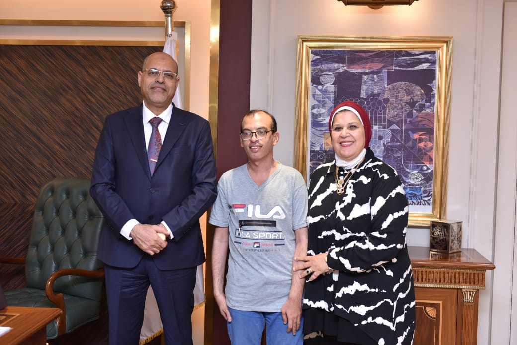 وزير القوى العامله 